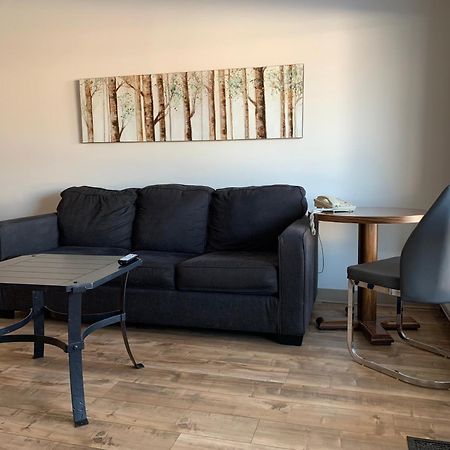 Dannys Hotel Suites; Surestay Collection By Best Western Beresford Екстериор снимка