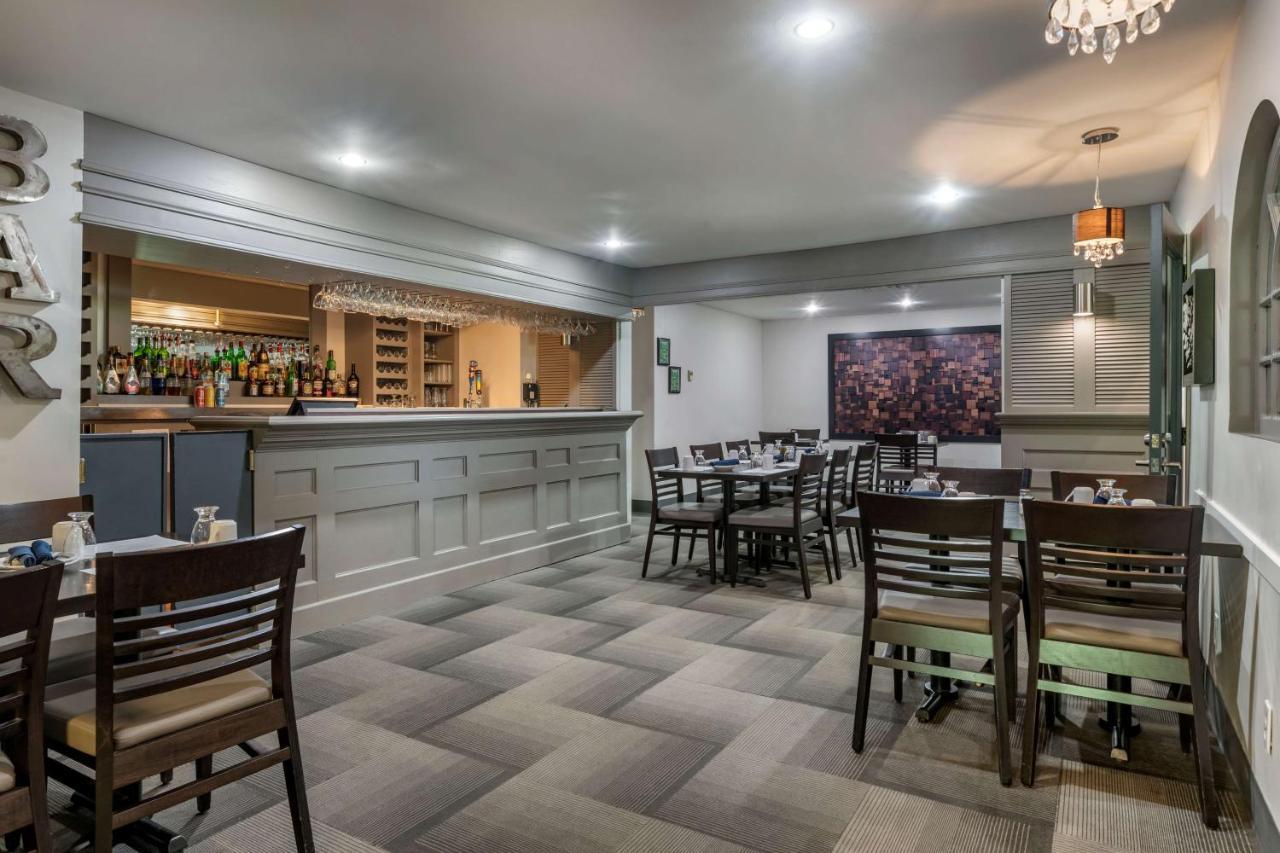 Dannys Hotel Suites; Surestay Collection By Best Western Beresford Екстериор снимка