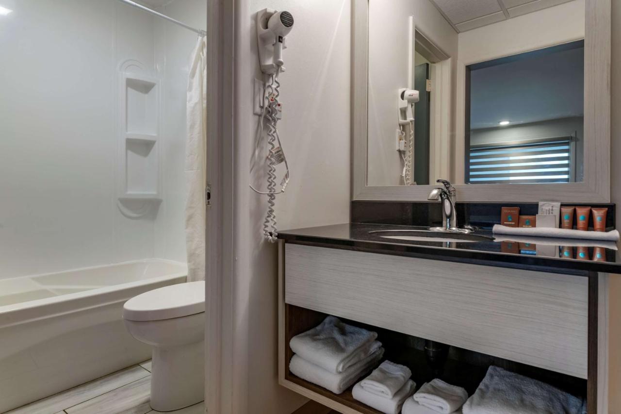 Dannys Hotel Suites; Surestay Collection By Best Western Beresford Екстериор снимка