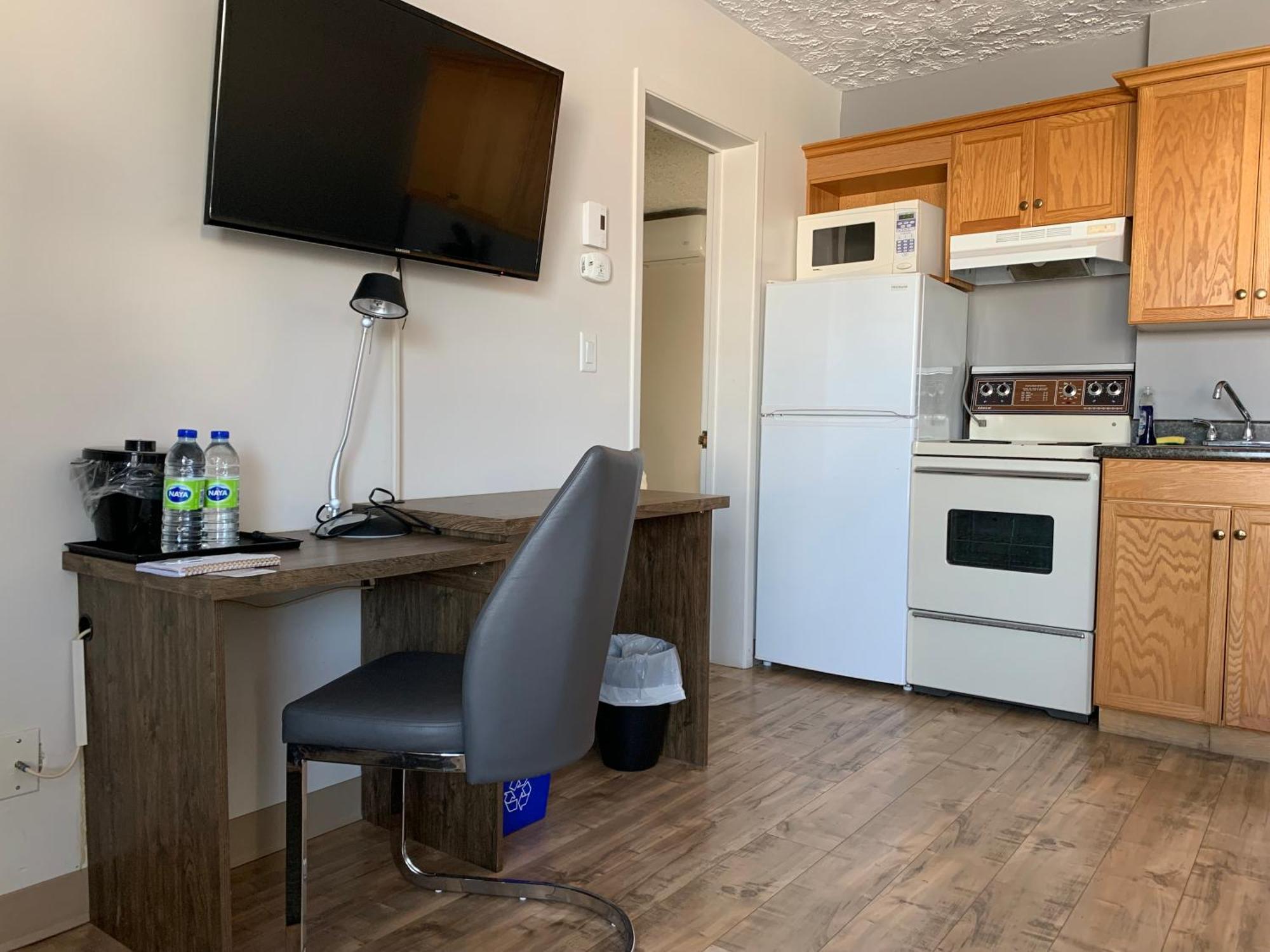 Dannys Hotel Suites; Surestay Collection By Best Western Beresford Екстериор снимка